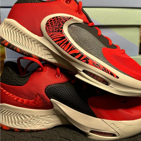 Nike Zoom Freak4 DJ6149-600 - Picture 2 of 7